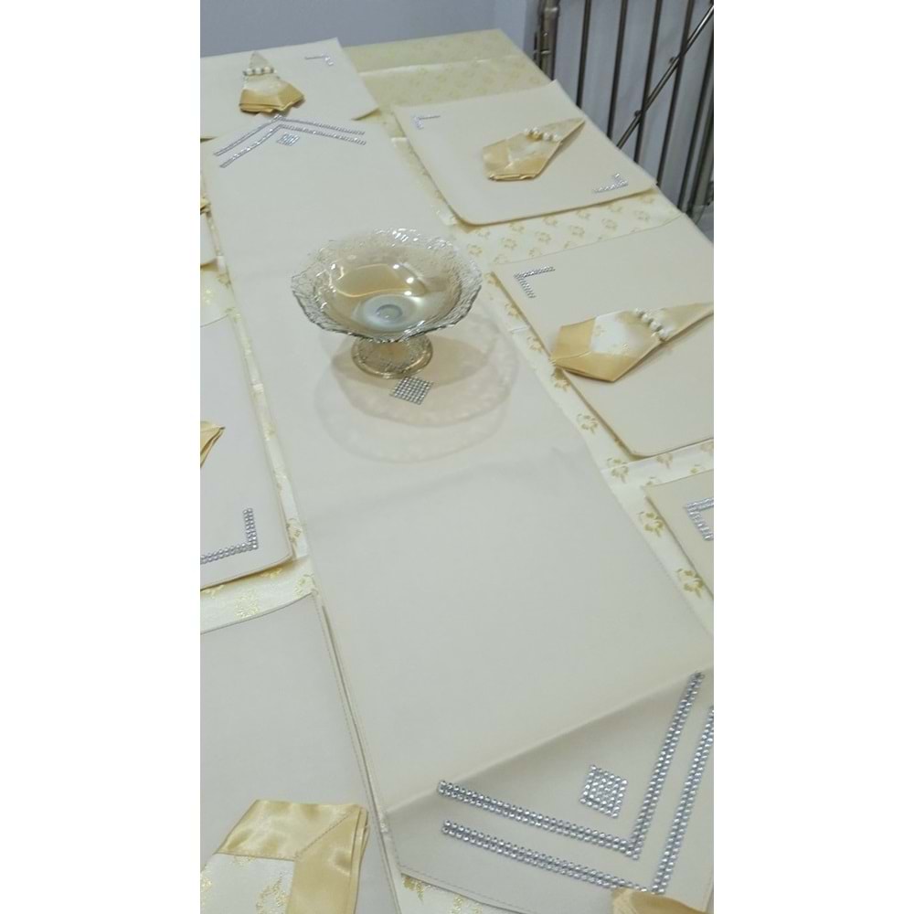 Mandaş Yemek seti 8 Kişilik deri runnerli yüzüklü krem/ altın